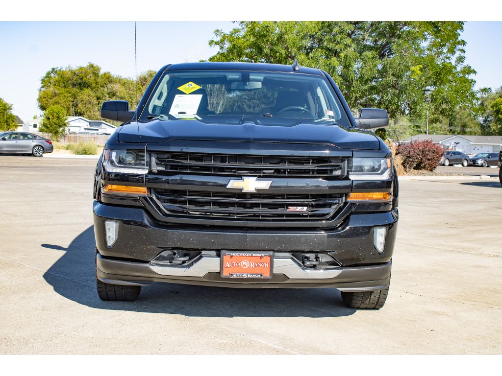 2018 Chevrolet Silverado 1500 LT photo 3