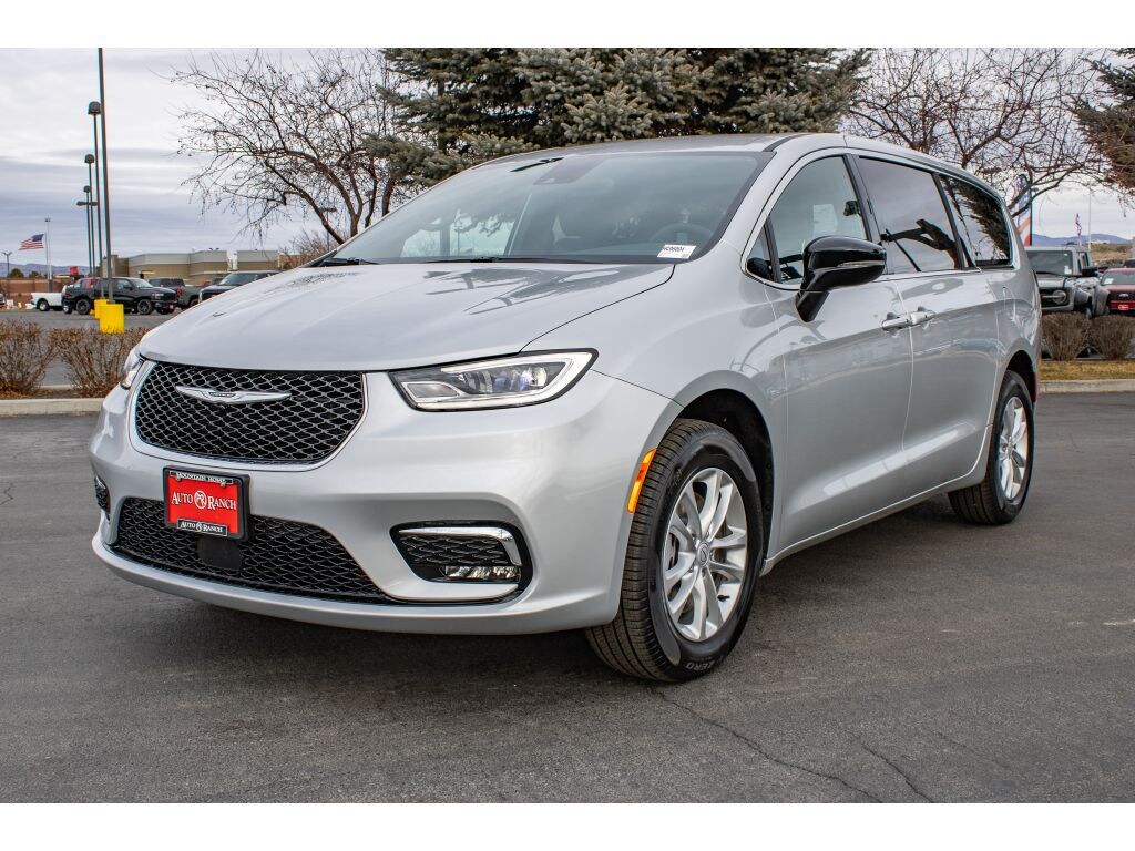 New 2026 Chrysler Pacifica Select Van Passenger Van