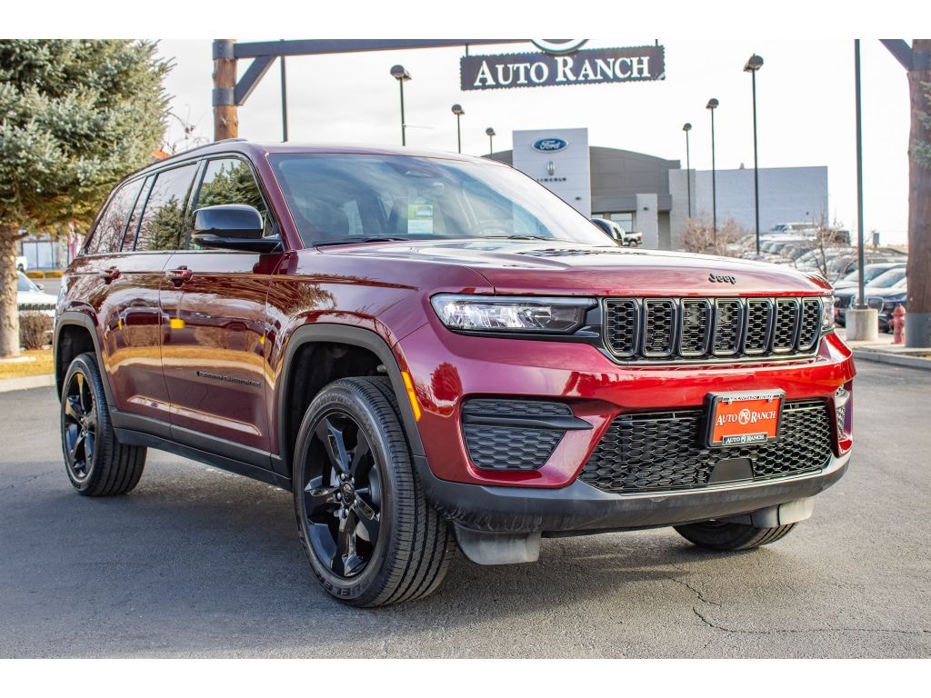 New 2025 Jeep Grand Cherokee Laredo SUV