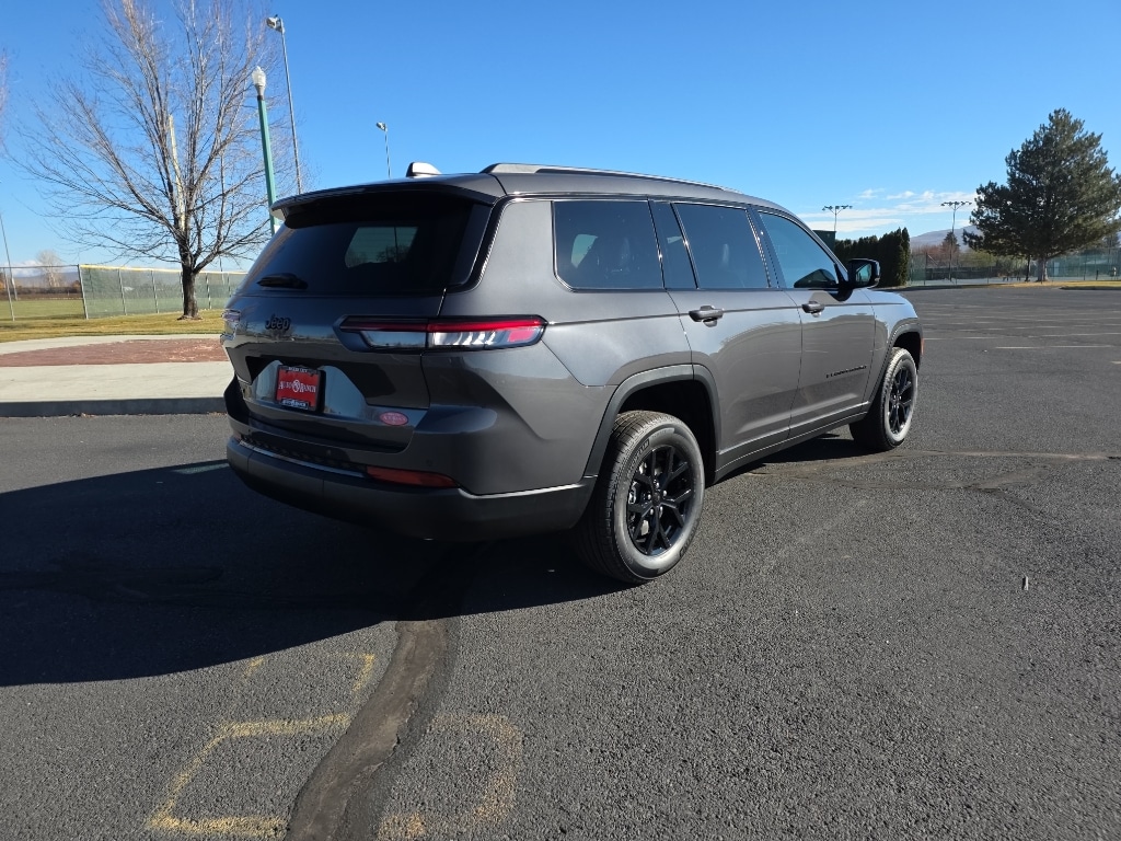 New 2025 Jeep Grand Cherokee L Laredo SUV