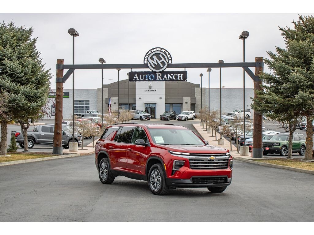 Used 2025 Chevrolet Traverse LT SUV