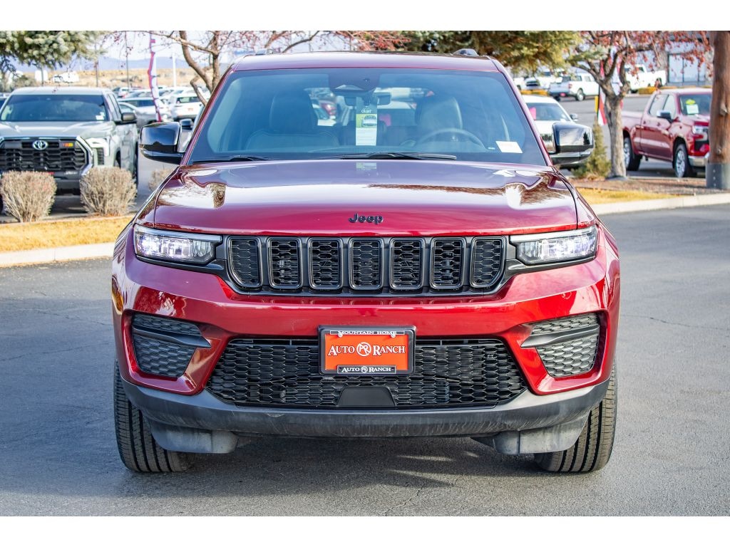 New 2025 Jeep Grand Cherokee Laredo SUV