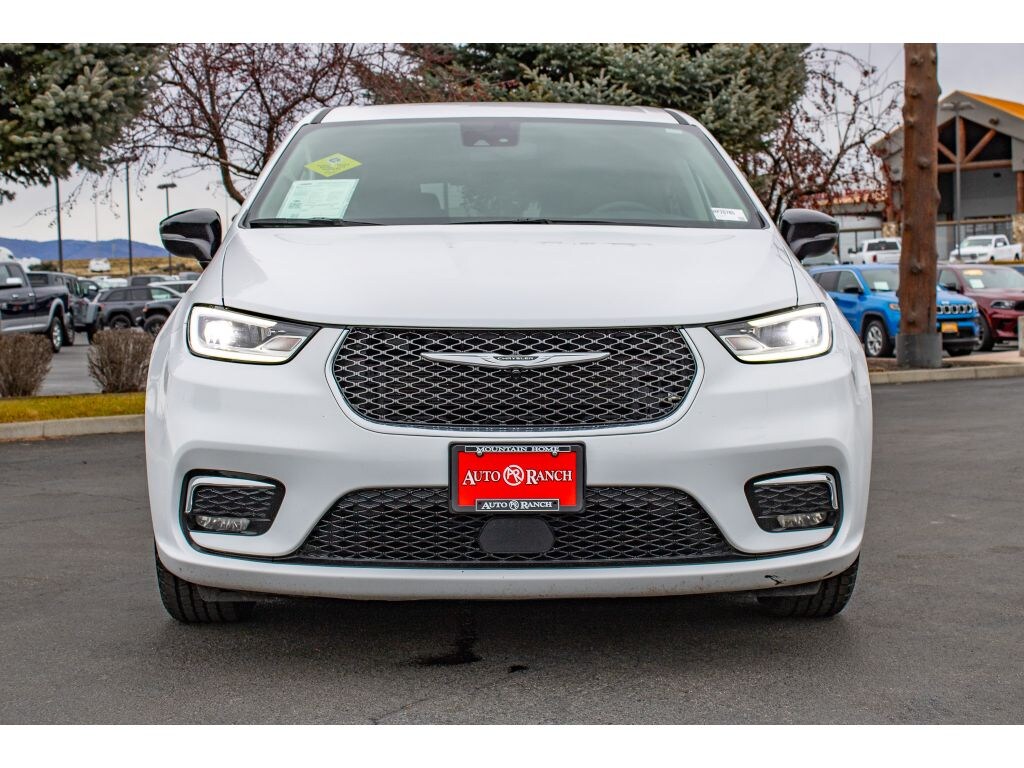 Used 2024 Chrysler Pacifica Touring L Van Passenger Van