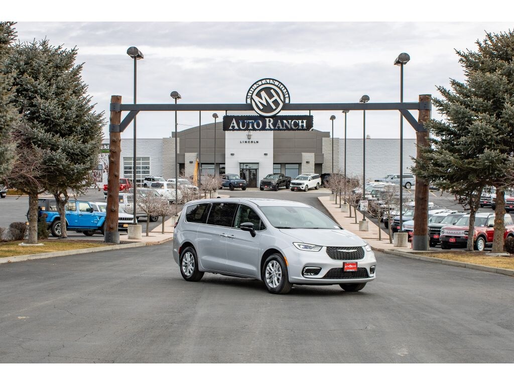 New 2026 Chrysler Pacifica Select Van Passenger Van