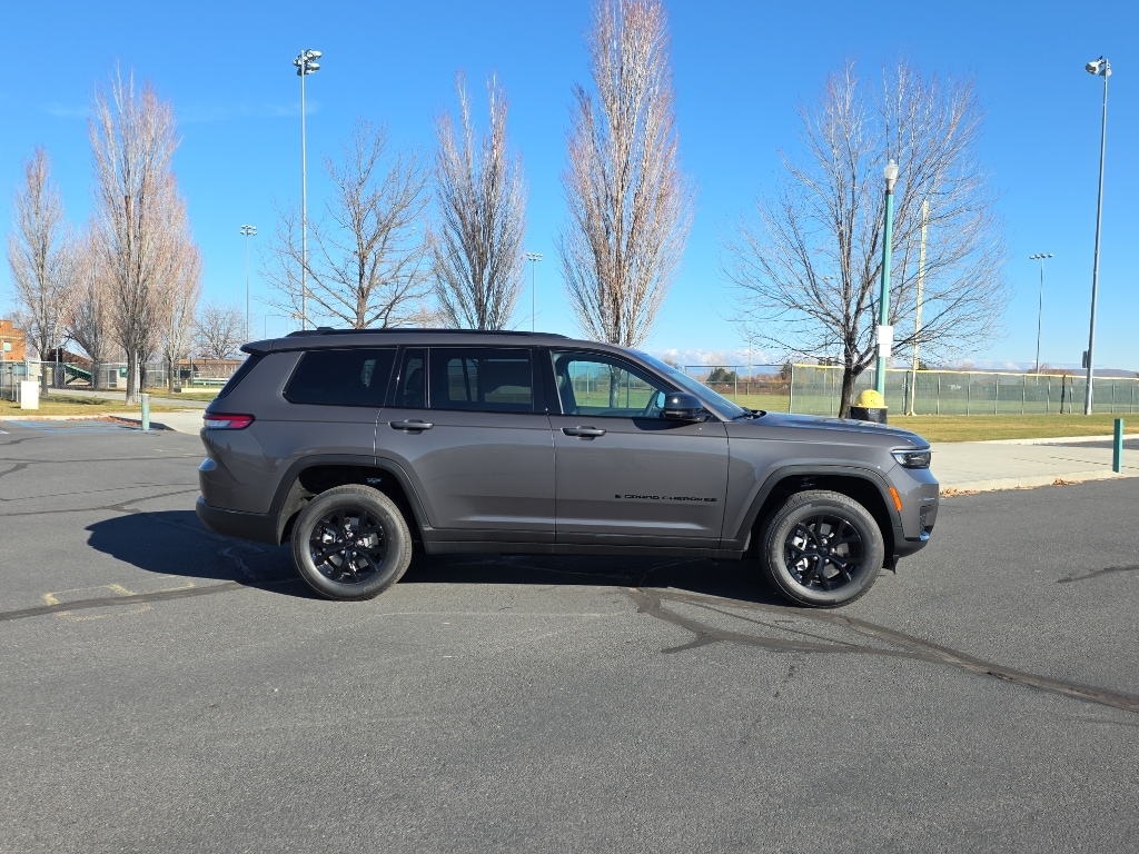 New 2025 Jeep Grand Cherokee L Laredo SUV