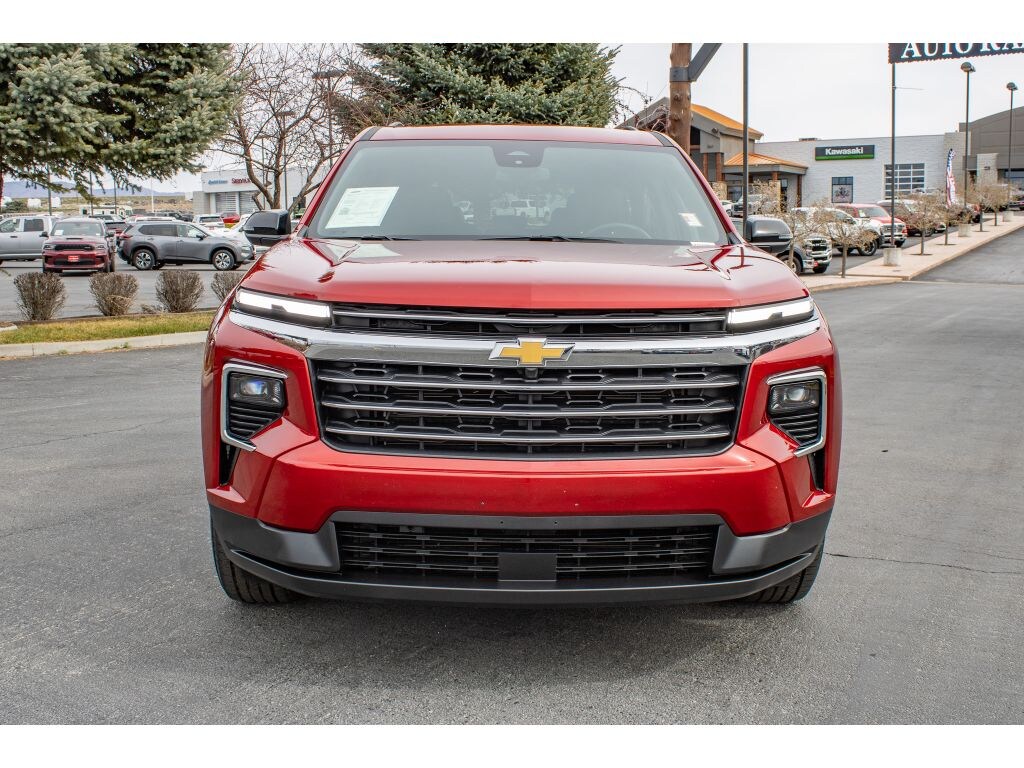 Used 2025 Chevrolet Traverse LT SUV