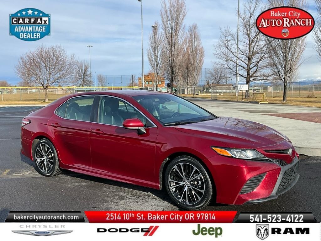 Used 2018 Toyota Camry SE Sedan