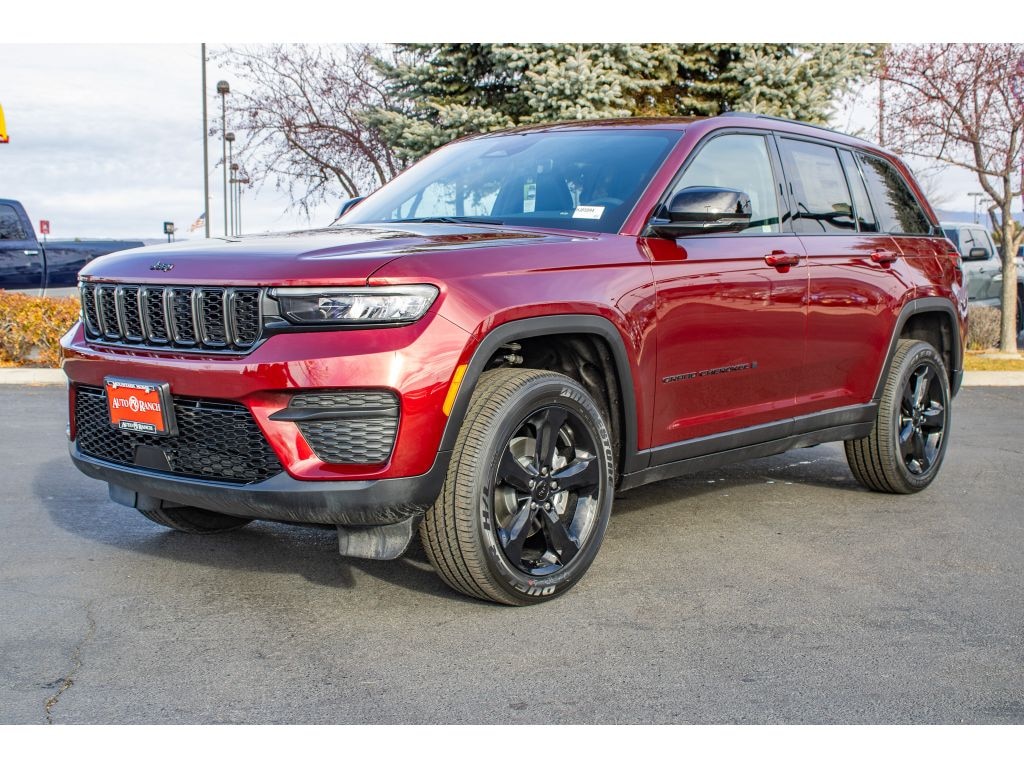 New 2025 Jeep Grand Cherokee Laredo SUV