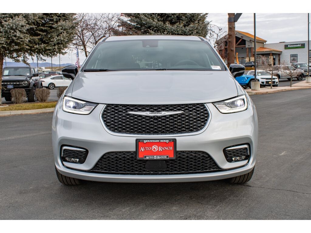 New 2026 Chrysler Pacifica Select Van Passenger Van