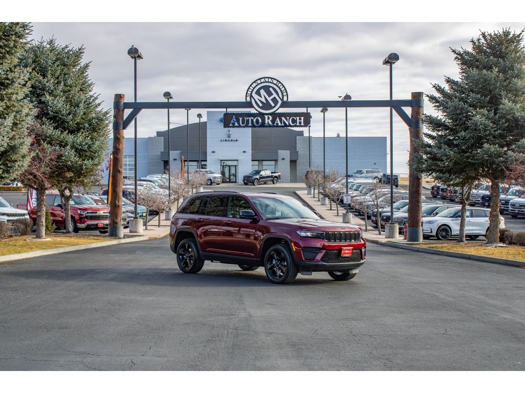 New 2025 Jeep Grand Cherokee Laredo SUV