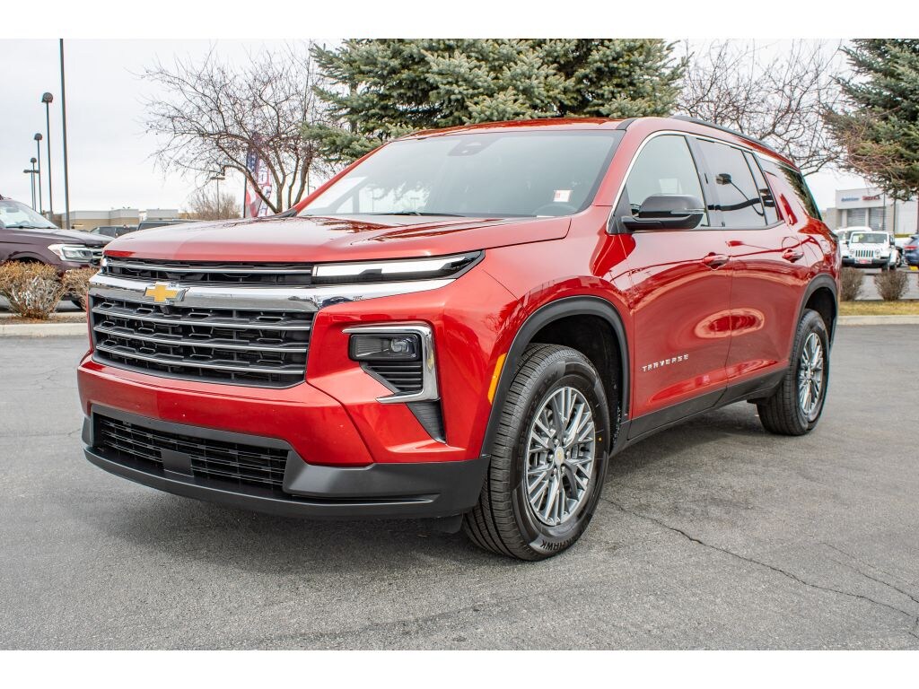 Used 2025 Chevrolet Traverse LT SUV