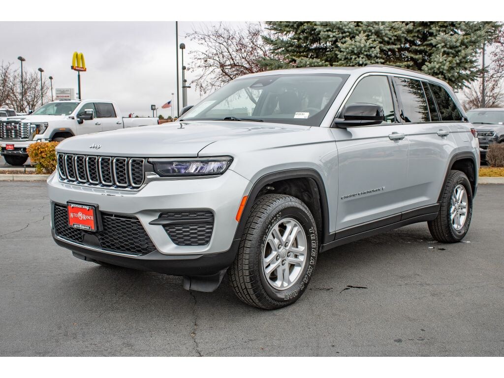 Used 2023 Jeep Grand Cherokee Laredo SUV