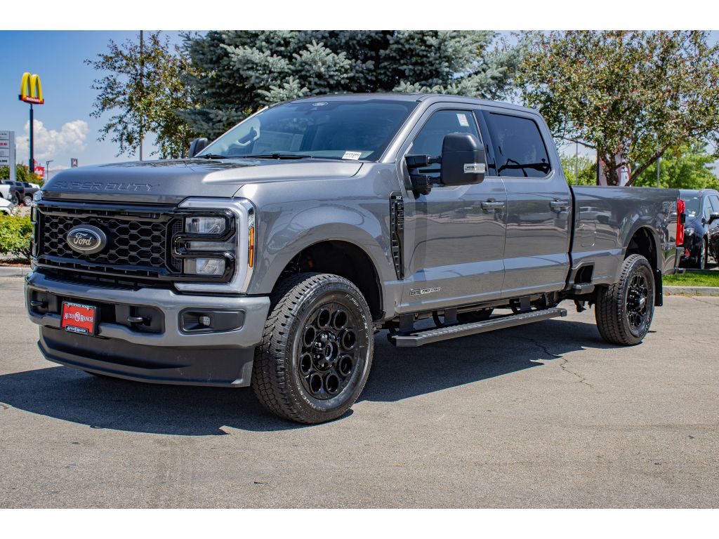 2025 Ford F-350 XLT photo 3