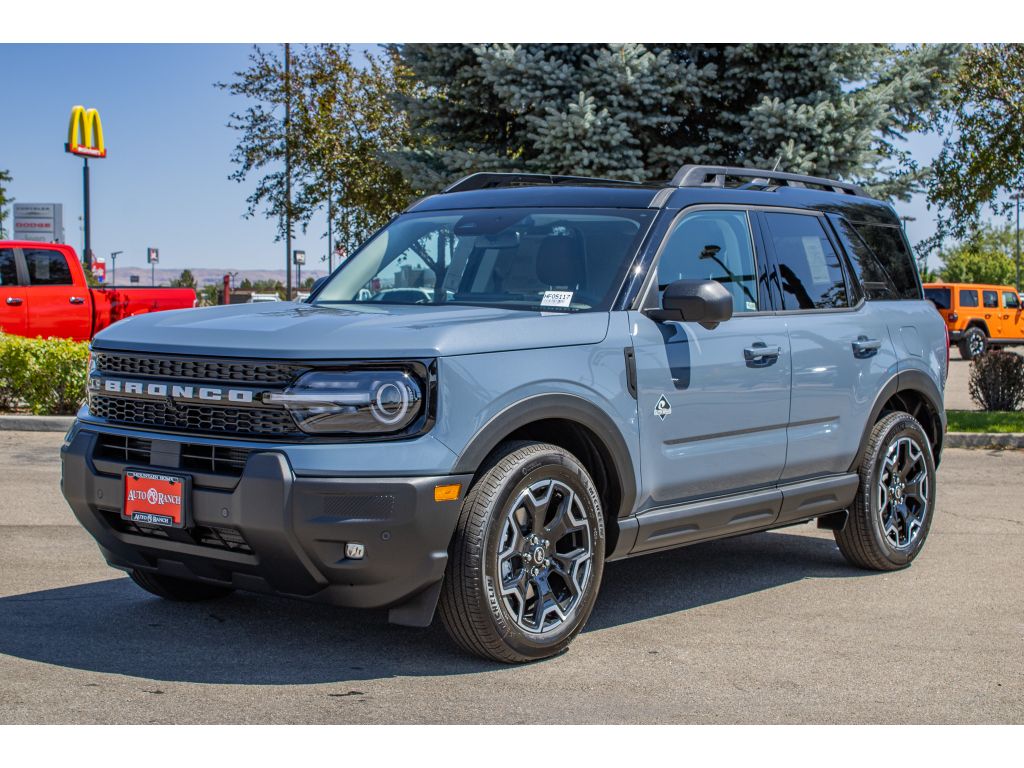 2025 Ford Bronco Sport Outer Banks photo 3