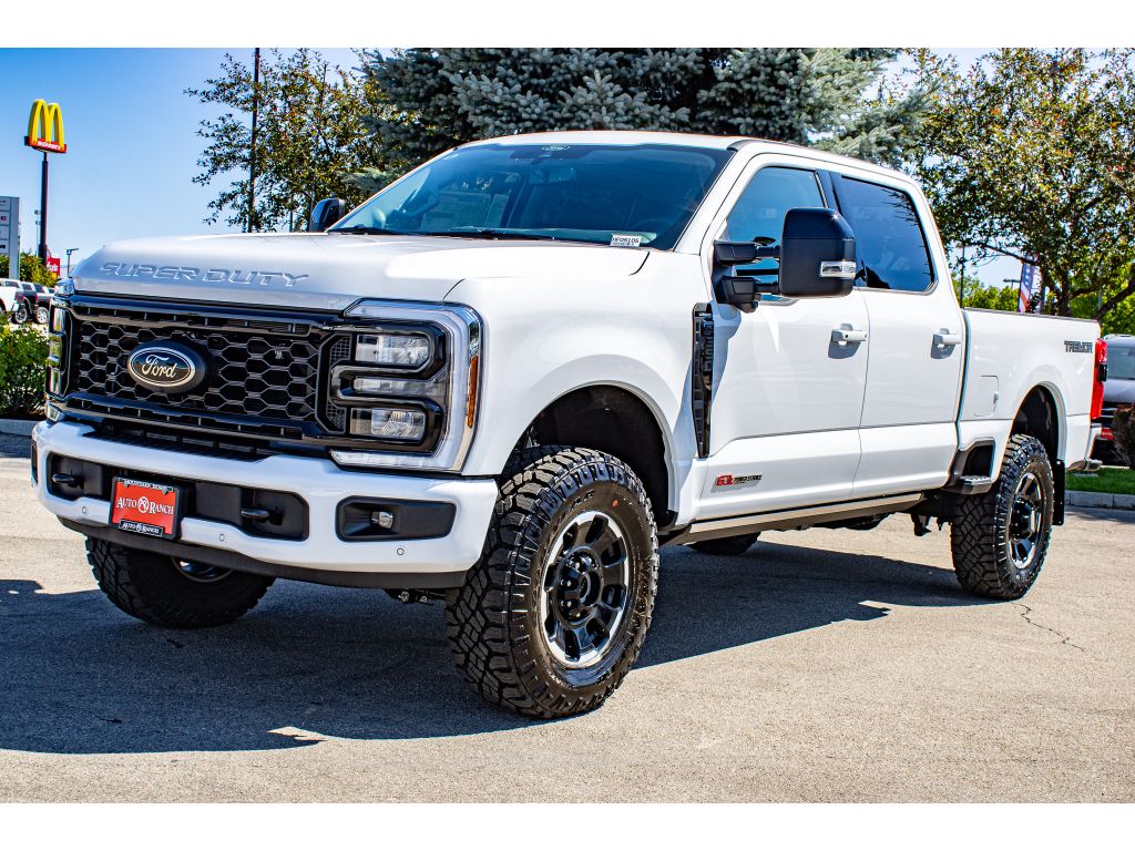 2025 Ford F-350 Lariat photo 3