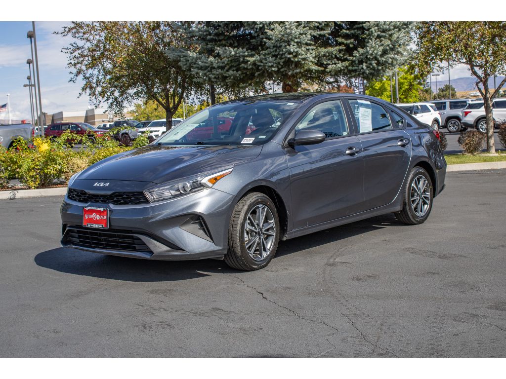 2023 Kia Forte LXS photo 3