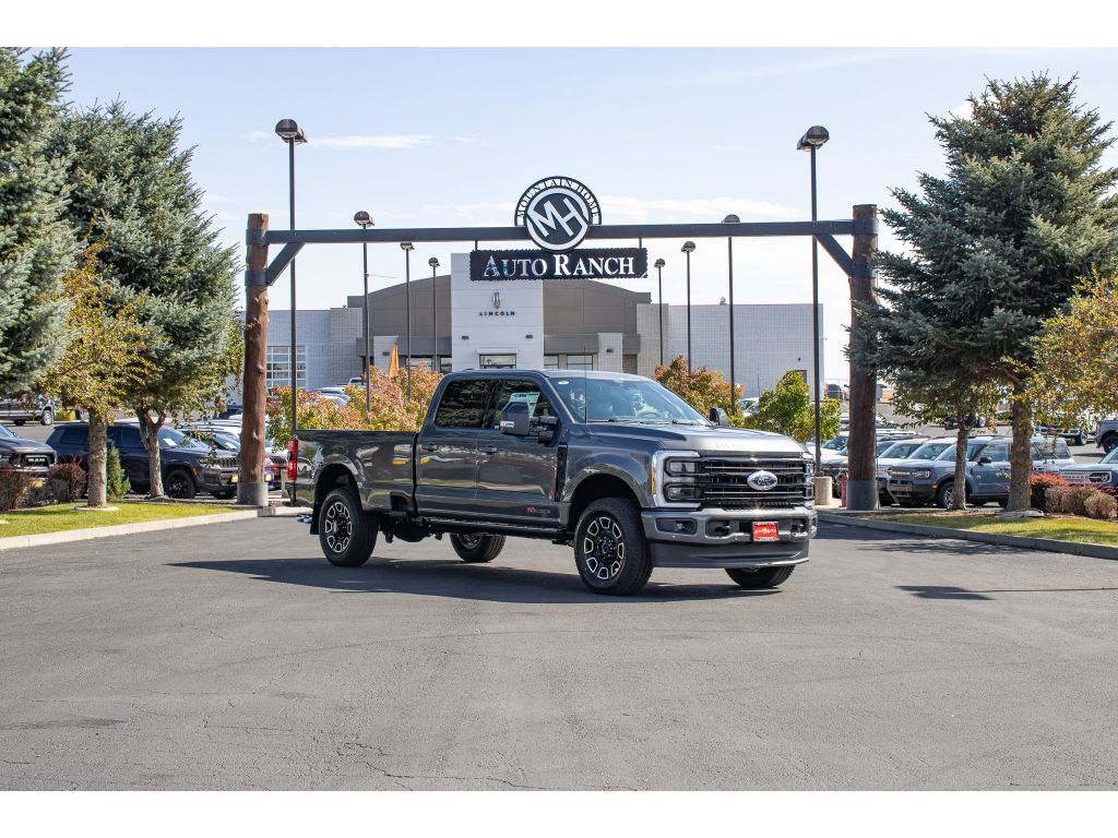 2026 Ford F-350 Super Duty Platinum's photo