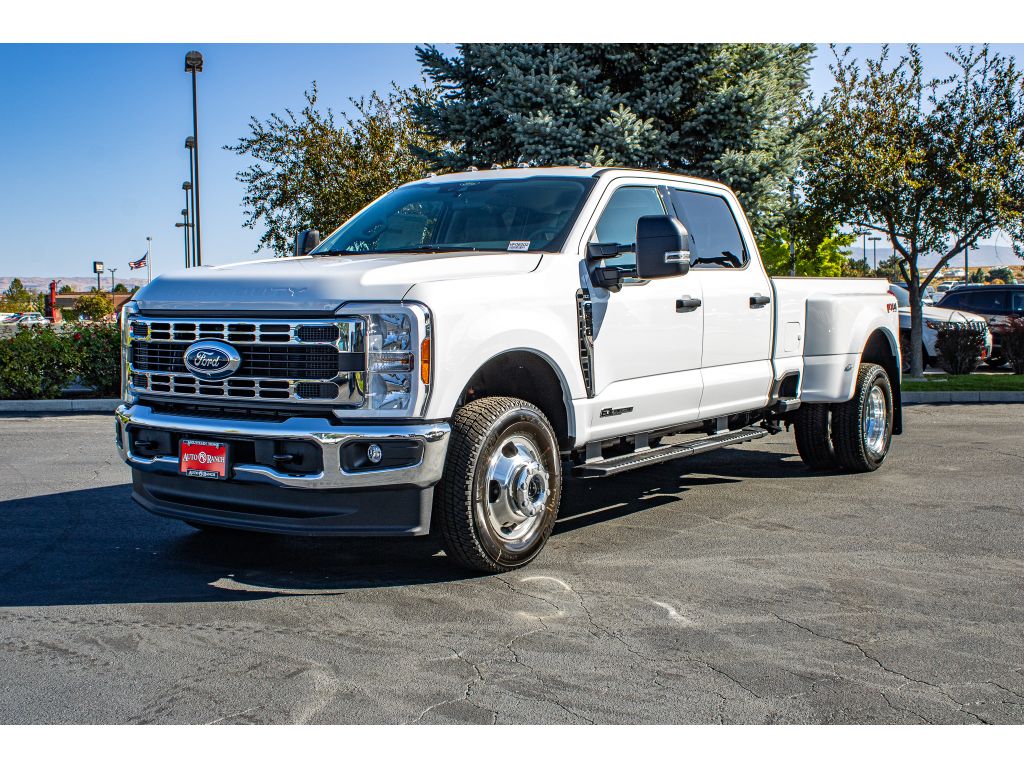2026 Ford F-350 XLT photo 4