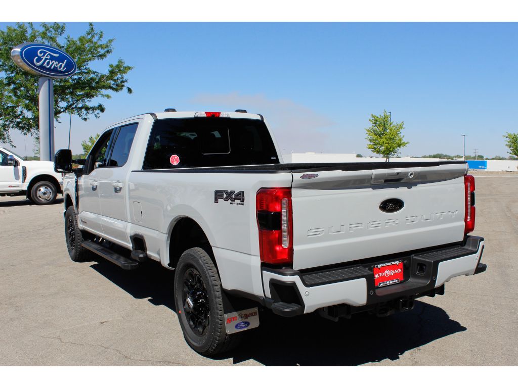 2025 Ford F-350 XLT photo 4