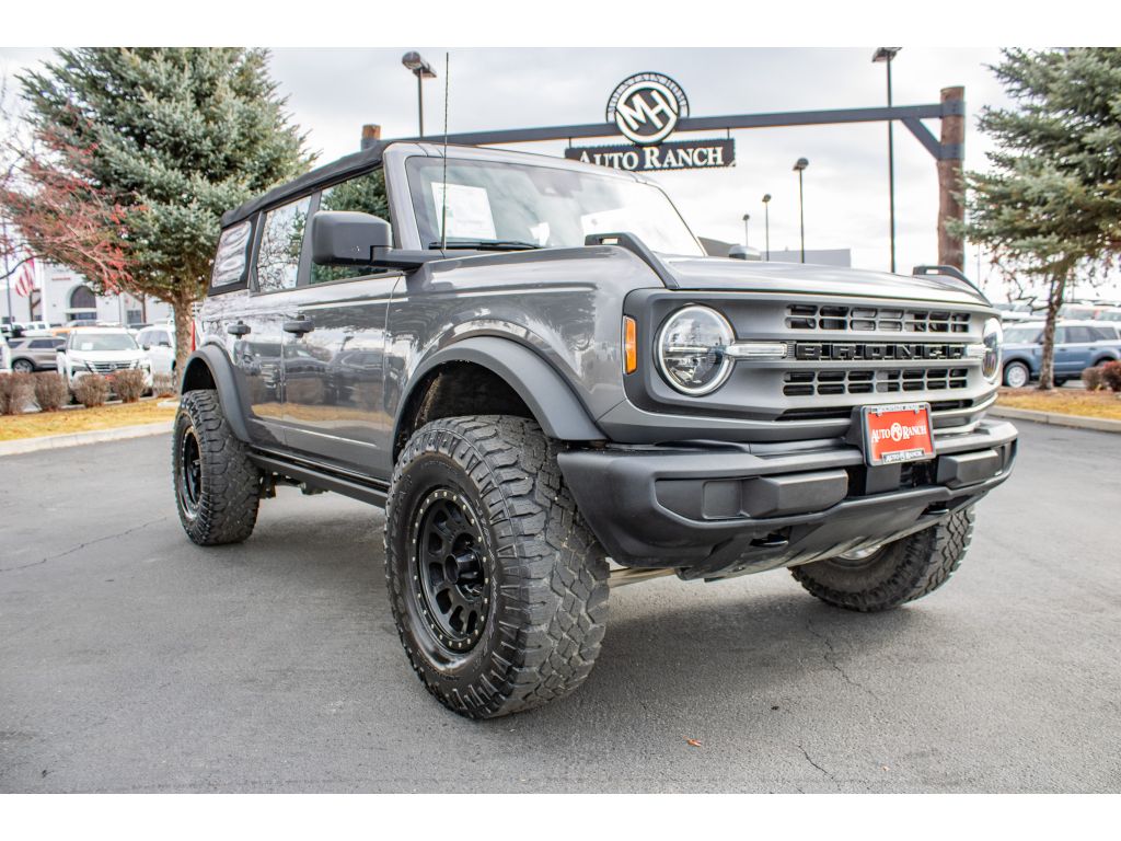 2021 Ford Bronco Base photo 2