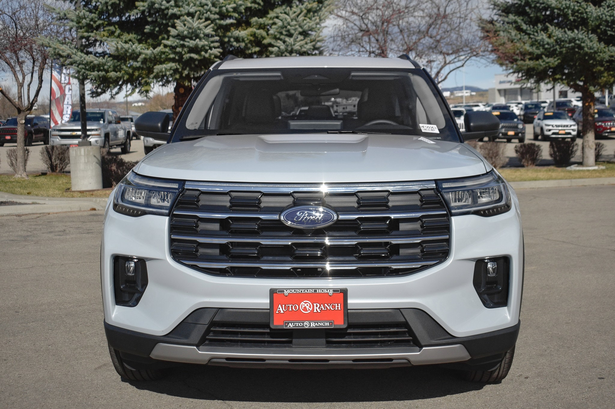 2025 Ford Explorer photo 2