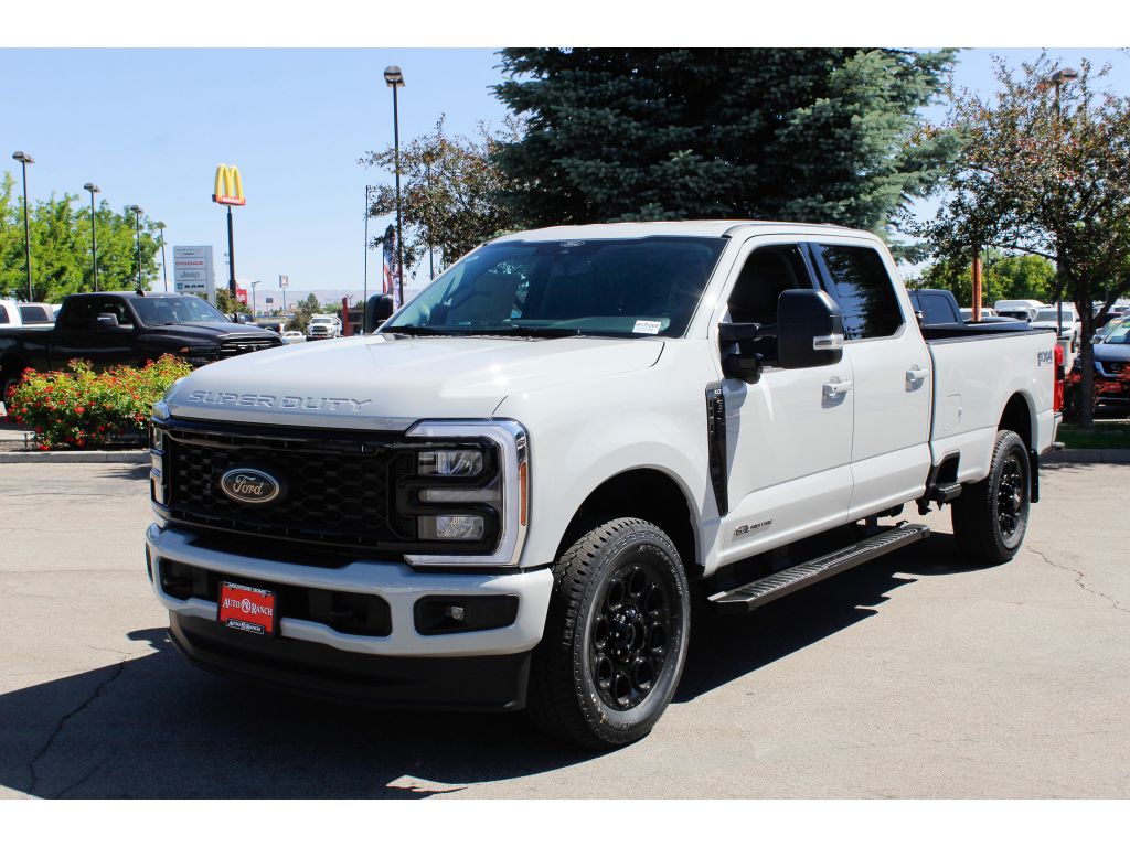 2025 Ford F-350 XLT photo 3