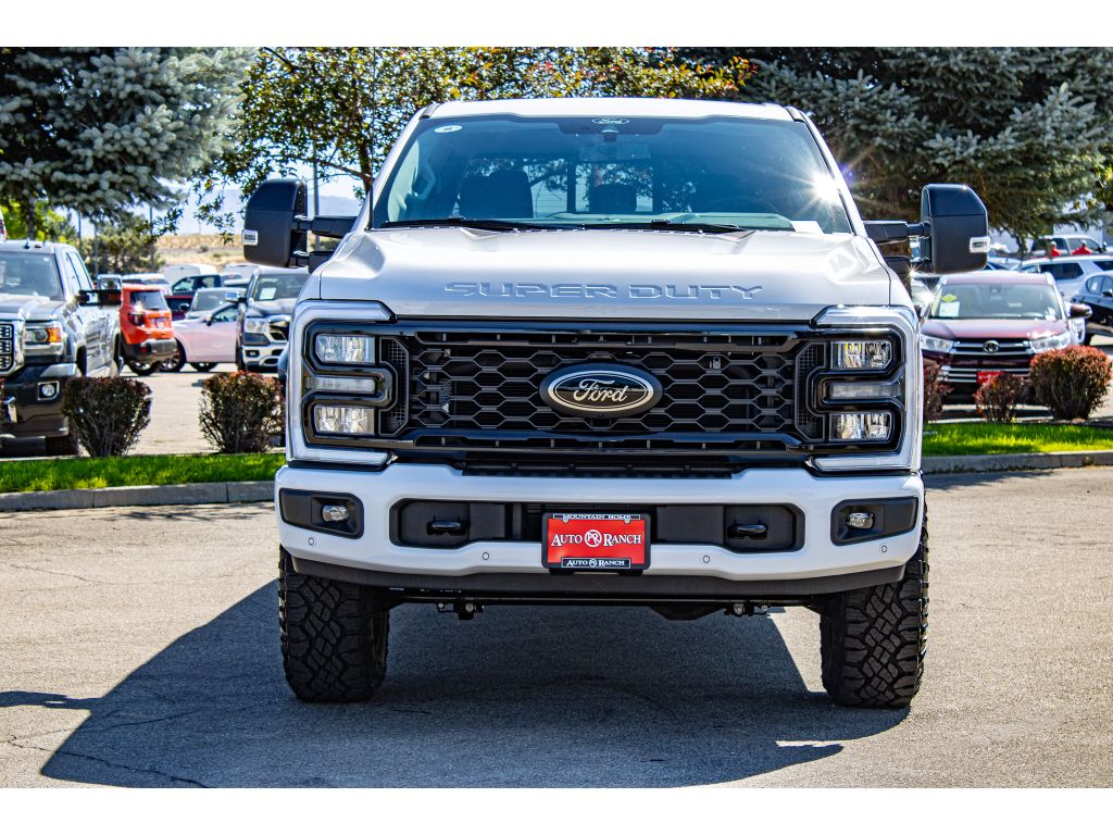 2025 Ford F-350 Lariat photo 2