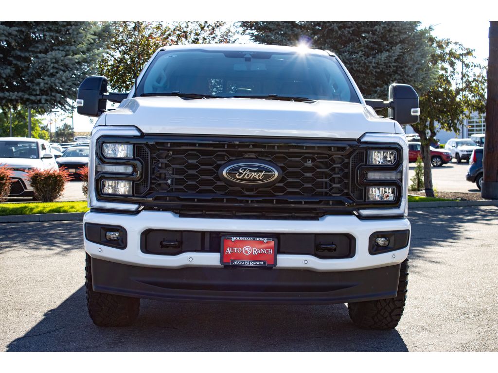 2025 Ford F-350 Lariat photo 3