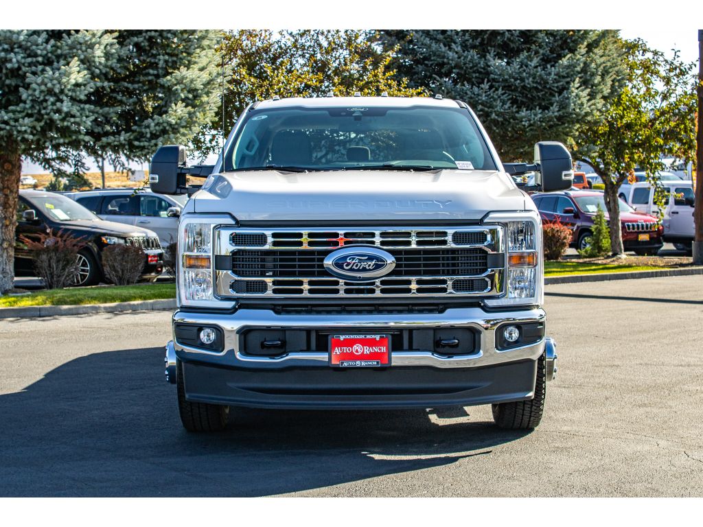 2026 Ford F-350 XLT photo 3