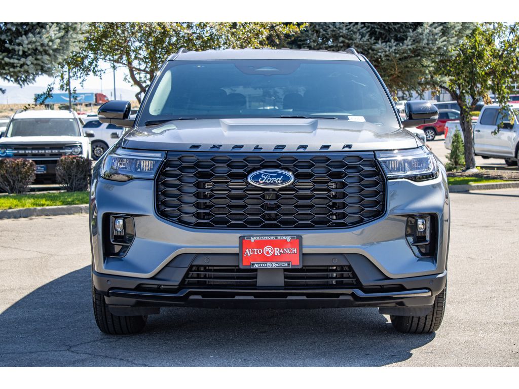 2025 Ford Explorer ST-Line photo 2