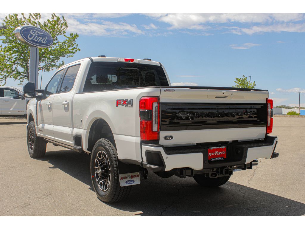 2025 Ford F-250 Platinum photo 4