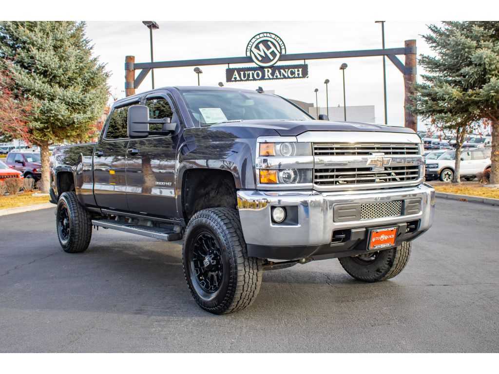 2015 Chevrolet Silverado 3500HD LT photo 2