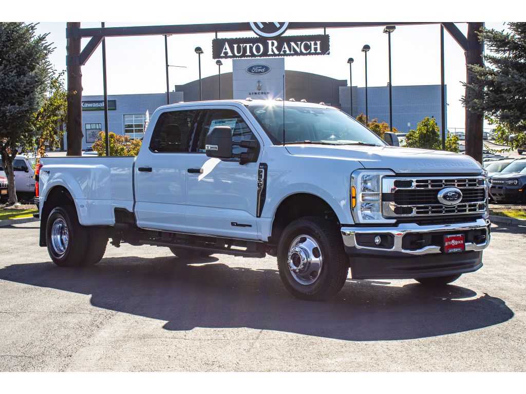 2026 Ford F-350 XLT photo 2