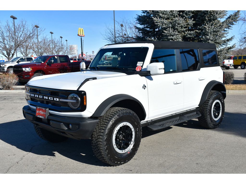2024 Ford Bronco Outer Banks photo 3