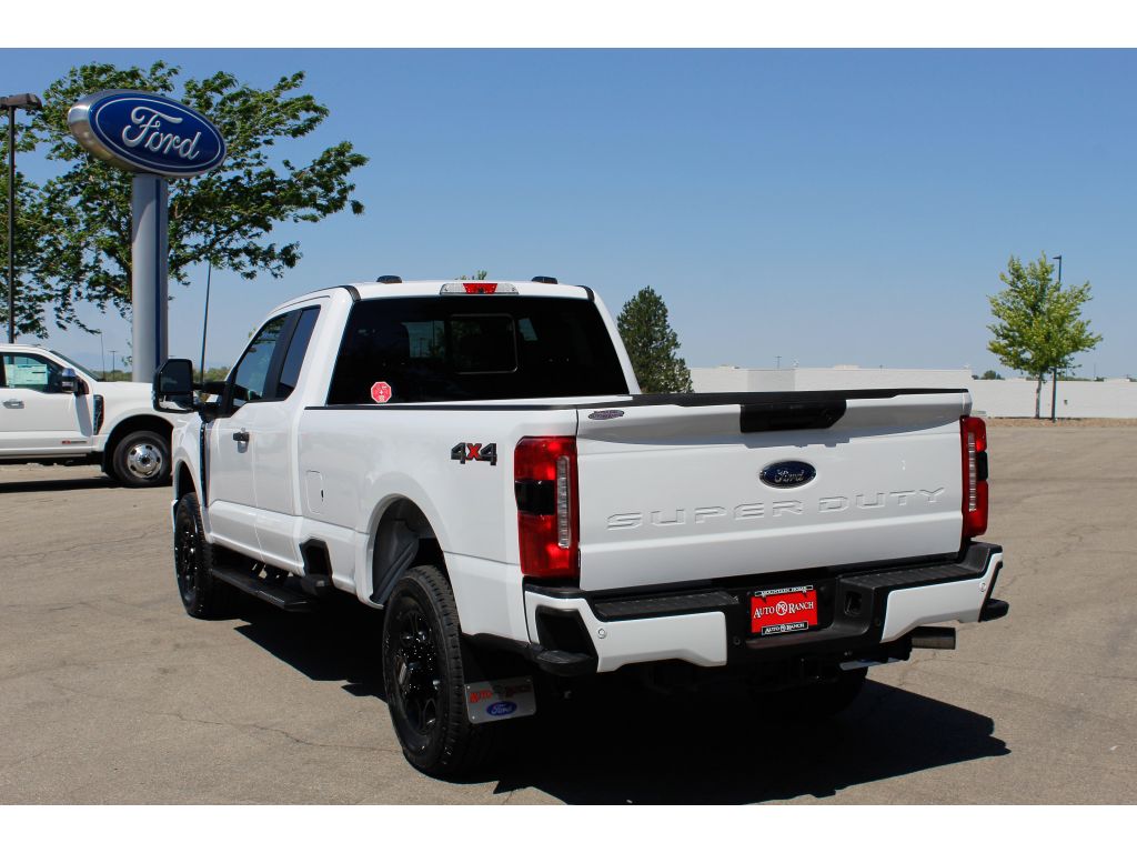 2025 Ford F-350 XL photo 4