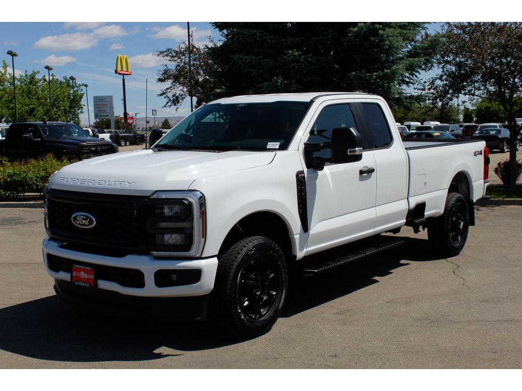 2025 Ford F-350 XL photo 3