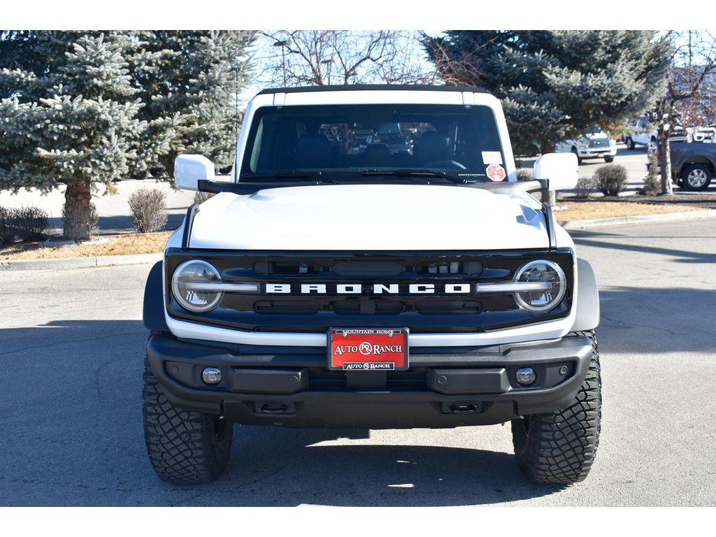 2024 Ford Bronco Outer Banks photo 2