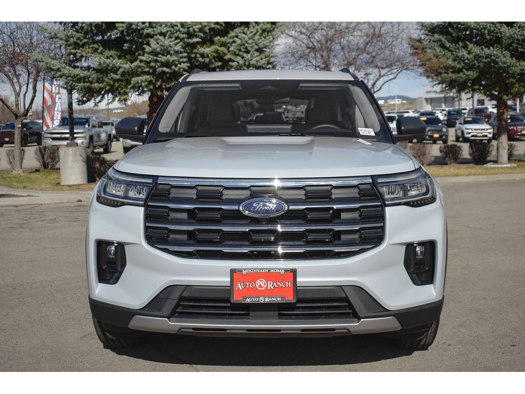 2025 Ford Explorer photo 2