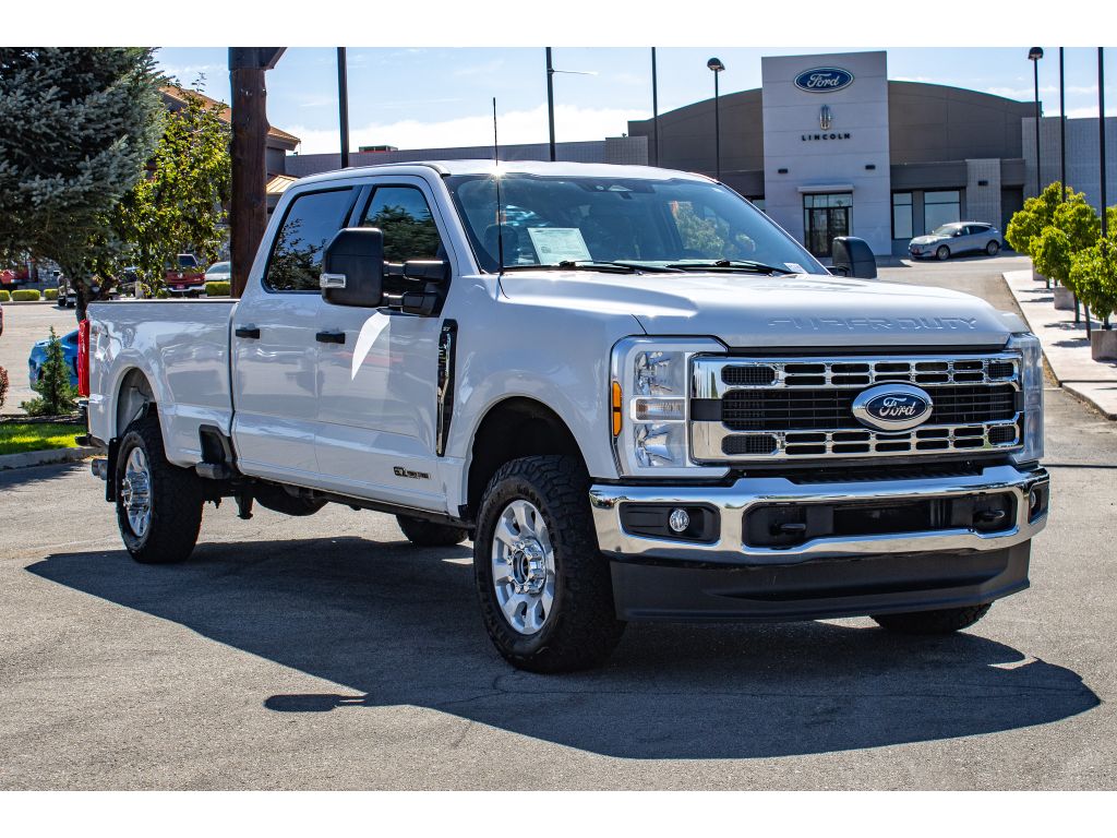2024 Ford F-350 XLT photo 2