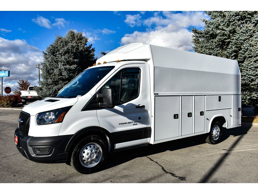 2023 Ford Transit Cutaway Chassis photo 3