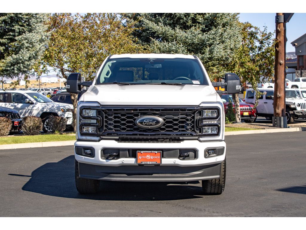2026 Ford F-250 Lariat photo 2