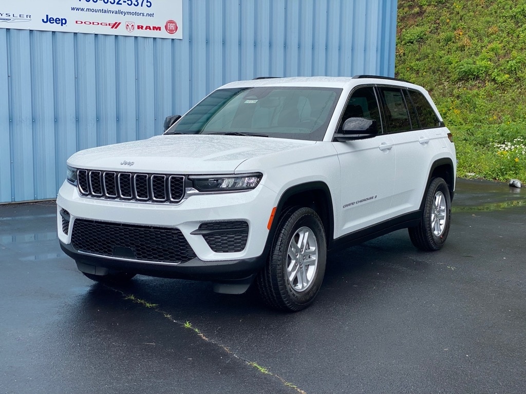 Used 2024 Jeep Grand Cherokee Laredo with VIN 1C4RJHAG7RC189174 for sale in Mineral Bluff, GA