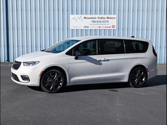 2026 Chrysler Pacifica SELECT Passenger Van