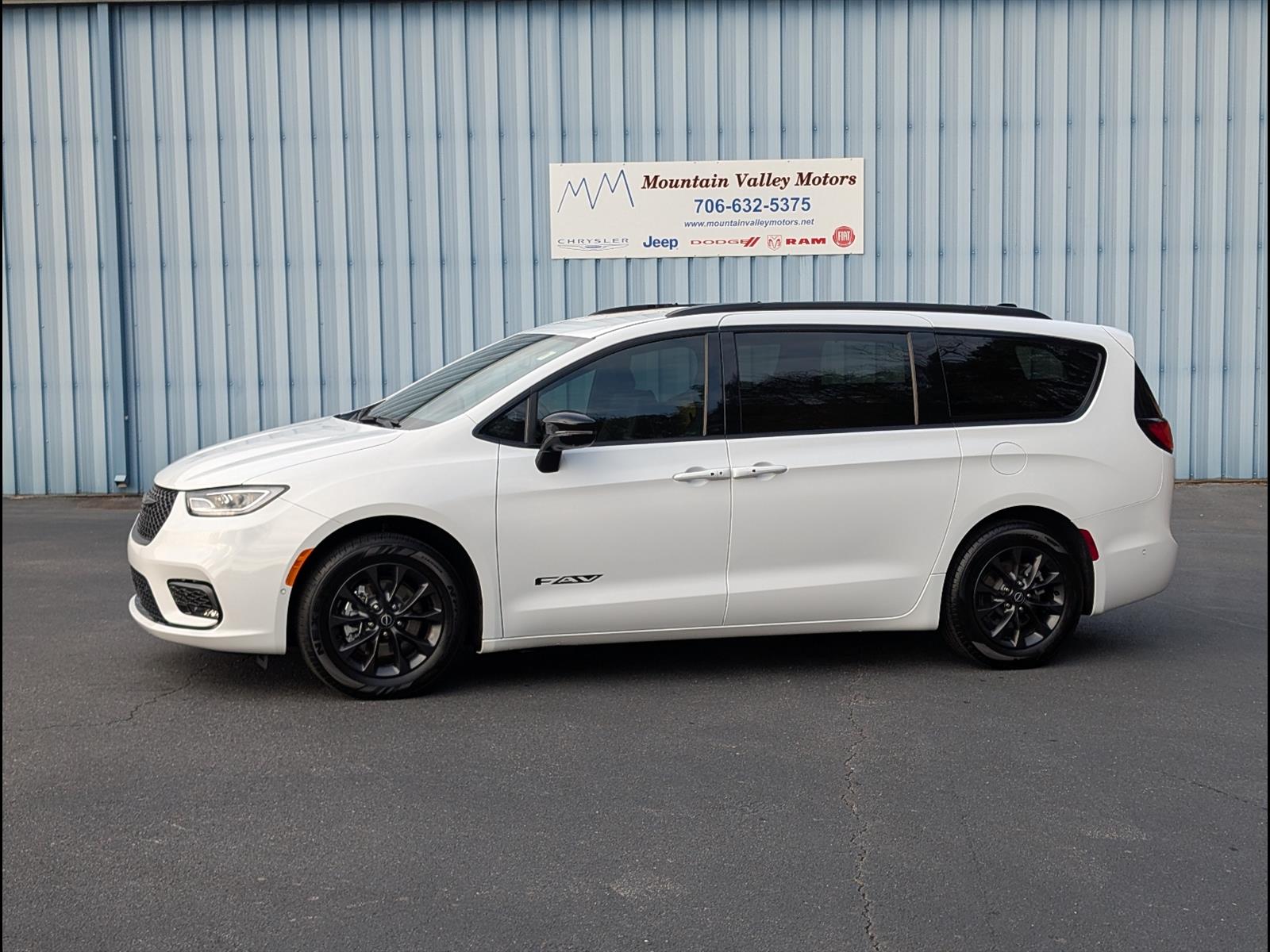 2025 Chrysler Pacifica Select