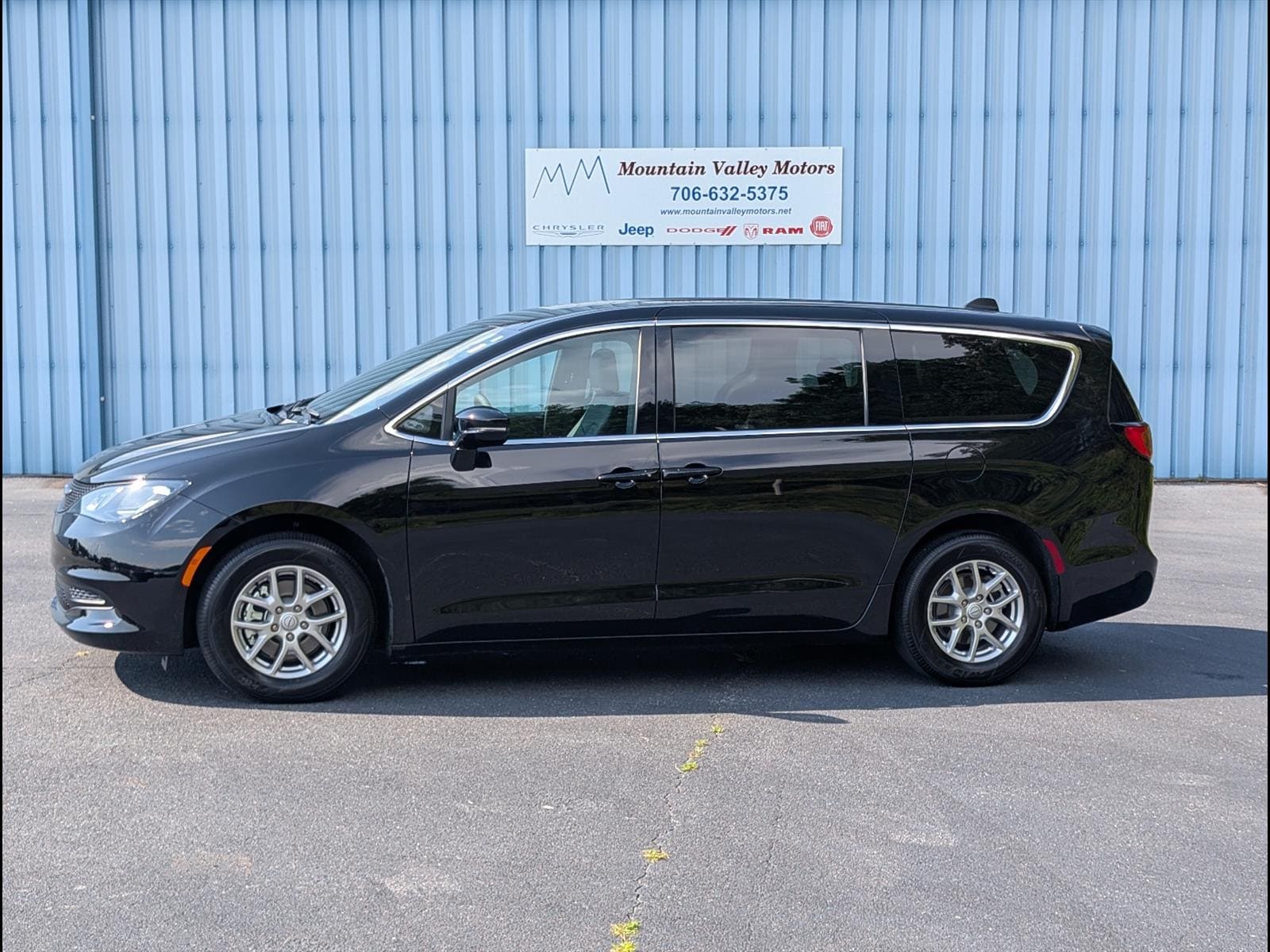 2025 Chrysler Voyager