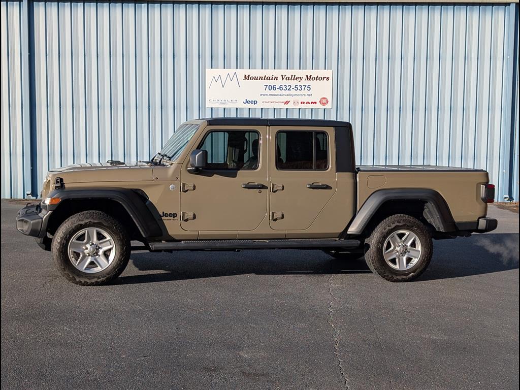 2020 Jeep Gladiator Sport S's photo