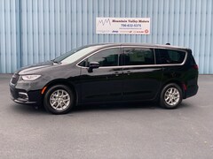 2026 Chrysler Pacifica SELECT Passenger Van