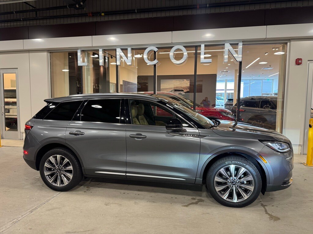 2022 Lincoln Corsair Reserve photo 3