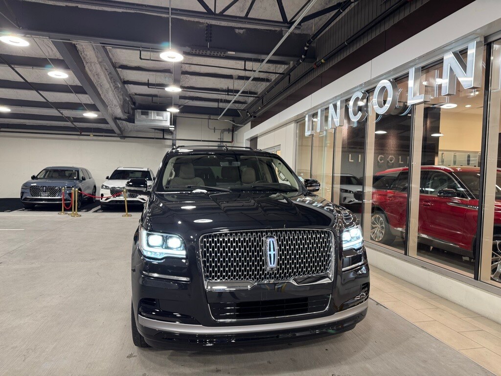 2022 Lincoln Navigator L Reserve photo 2