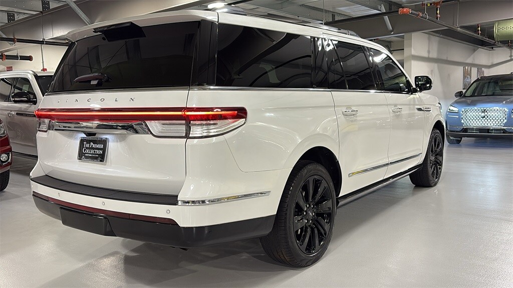 2022 Lincoln Navigator L Reserve photo 2